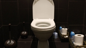 Chasse d'eau qui fuit